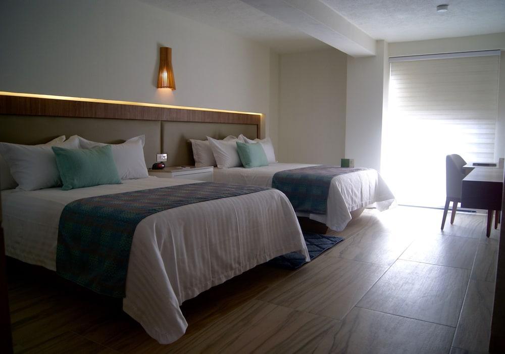 גואדלחארה Hotel Velvet Plaza מראה חיצוני תמונה