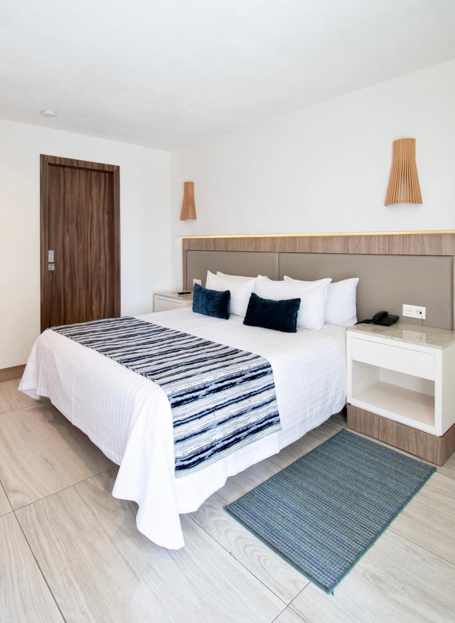 גואדלחארה Hotel Velvet Plaza מראה חיצוני תמונה