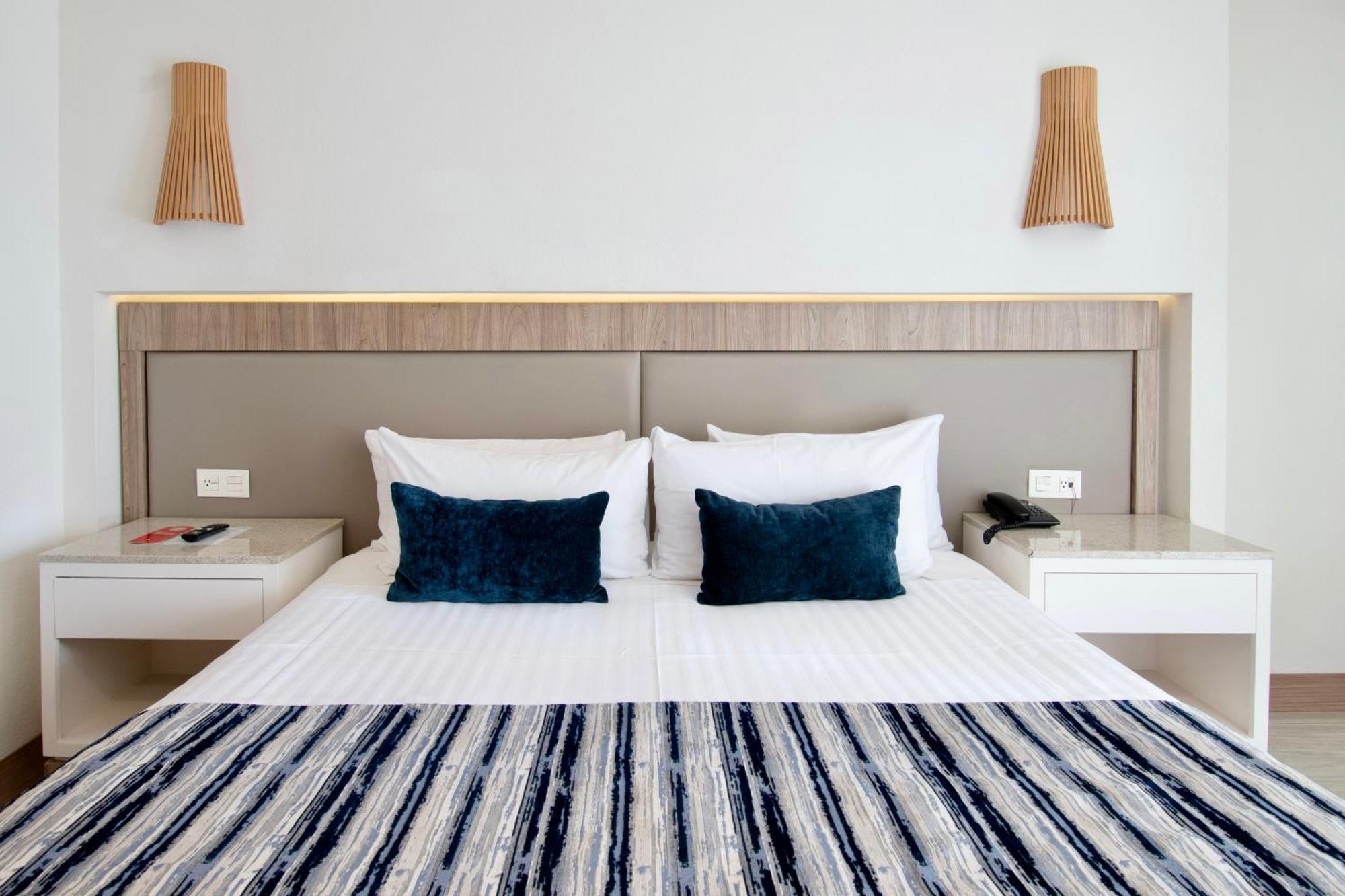 גואדלחארה Hotel Velvet Plaza מראה חיצוני תמונה
