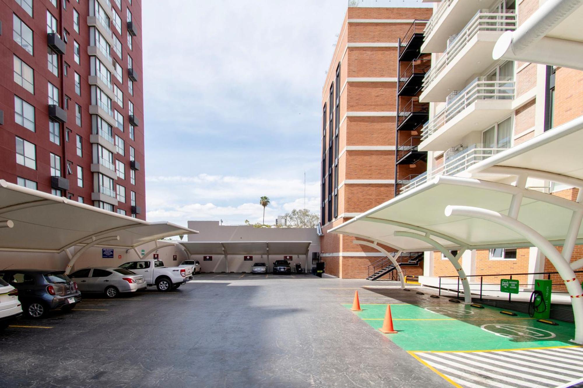 גואדלחארה Hotel Velvet Plaza מראה חיצוני תמונה