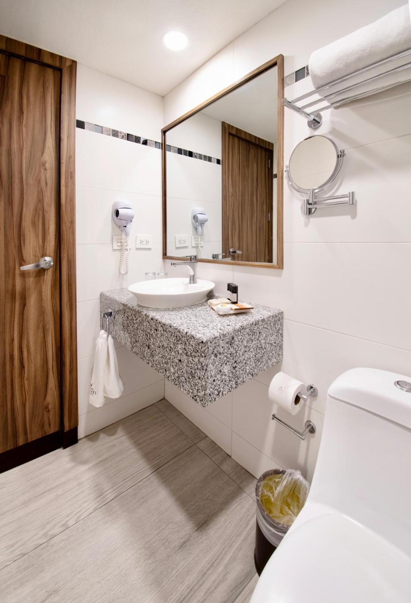 גואדלחארה Hotel Velvet Plaza מראה חיצוני תמונה